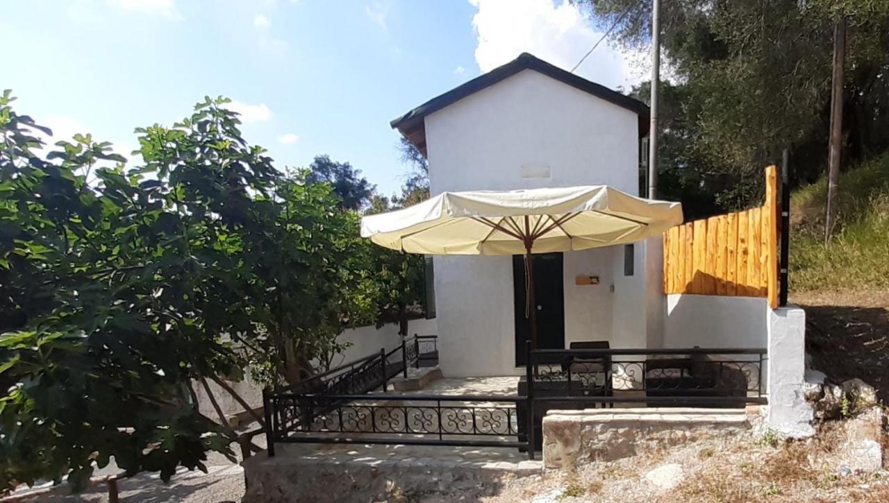 White Manolia Cottage Kato Korakiana Екстериор снимка