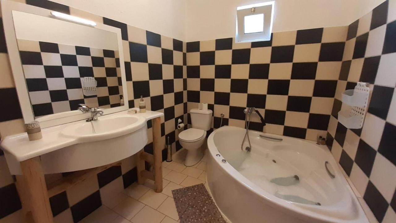 White Manolia Cottage Kato Korakiana Екстериор снимка